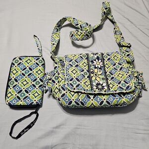 EUC Vera Bradley Daisy Daisy Crossbody Bag and Wallet Set